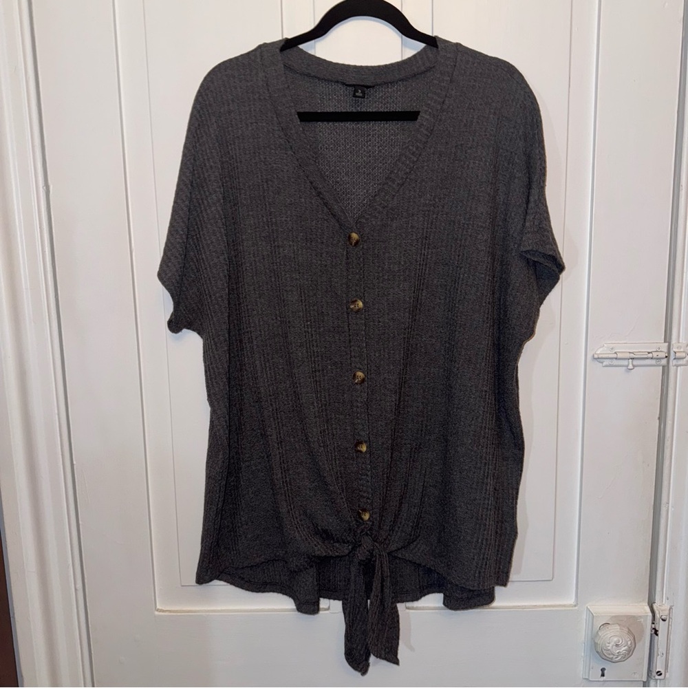 ✨torrid grey waffle button-front tie-front top✨